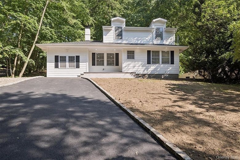 128 Crooked Hill Road
