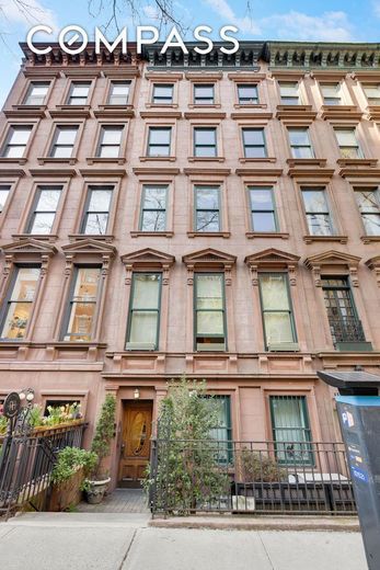 128 East 65th Street