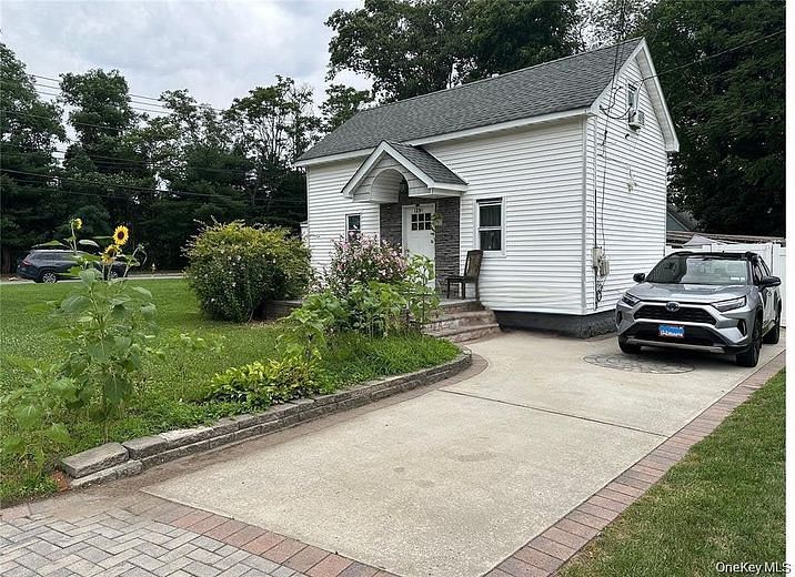 1287 Little East Neck Road