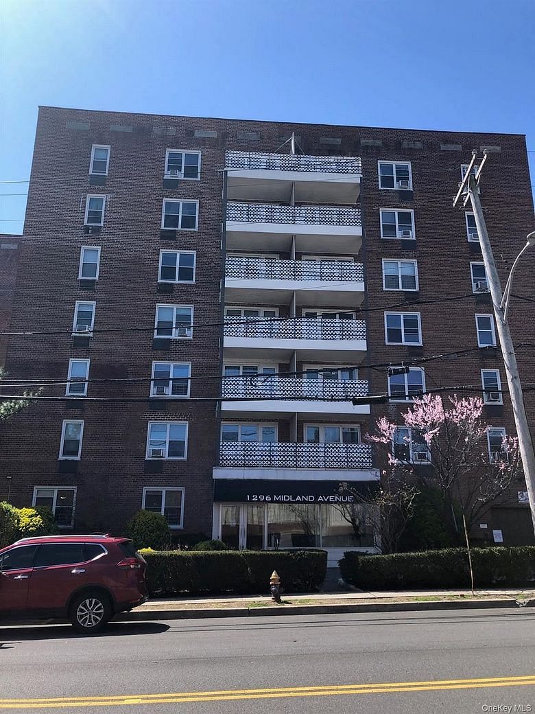 1296 Midland Avenue #E4