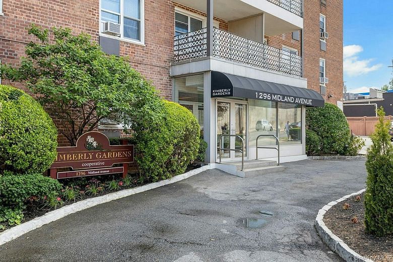 1296 Midland Avenue #L2