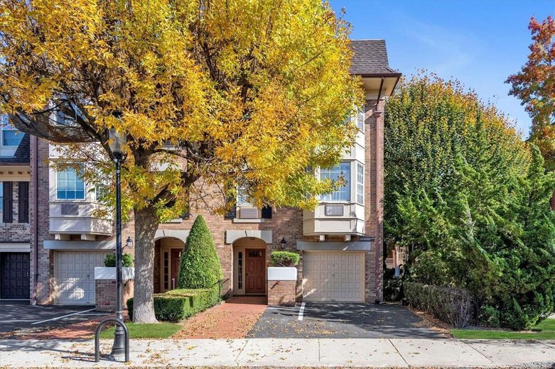 13-25 Estates Lane #3F