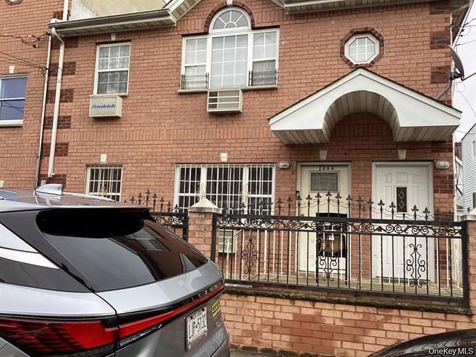 13-58 Pinson Street
