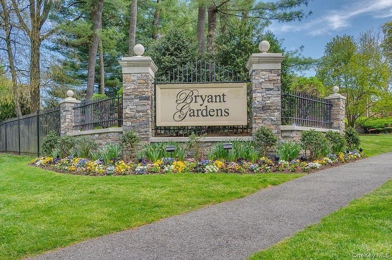 13 Bryant Crescent #2K