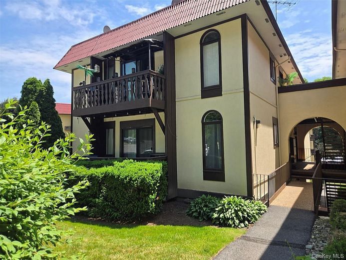 13 Granada Crescent #7