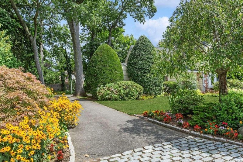 Image 1 of 31 for 13 Revere Road in Long Island, East Hills, NY, 11577