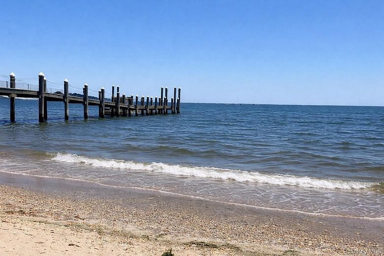 13 Willow Shade Avenue