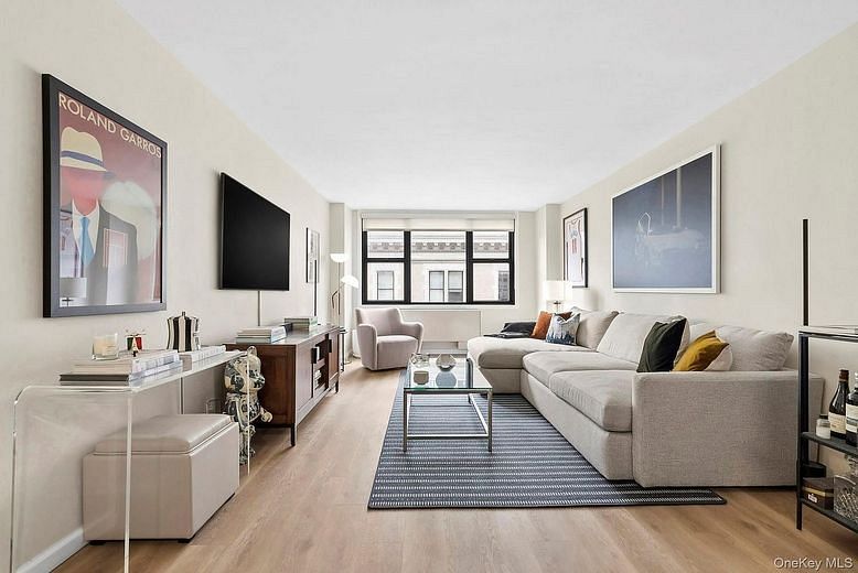 130 E 18th Street #10V