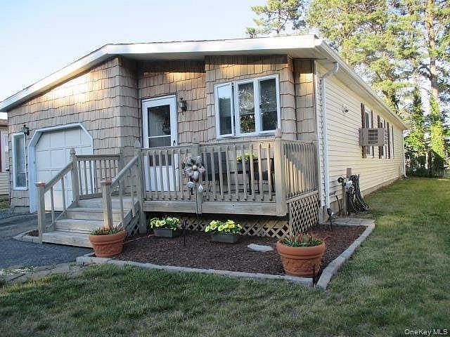 130 Village Circle W