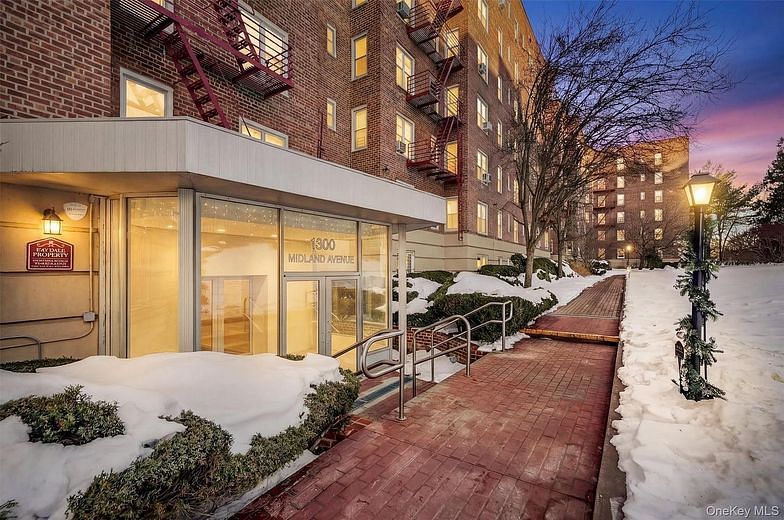 1300 Midland Ave #A50