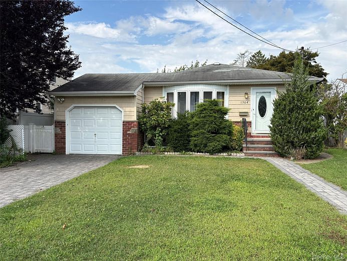 1304 Little Neck Avenue