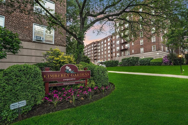 1304 Midland Avenue #B26