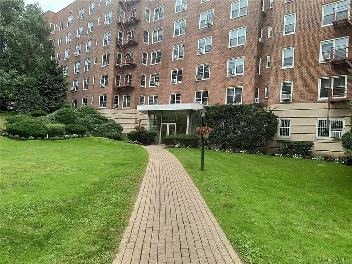 1304 Midland Avenue #B41