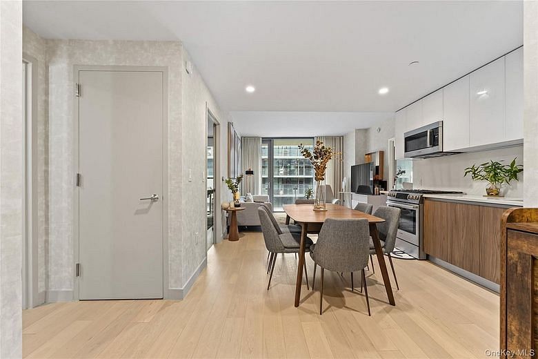 131-01 40th Road #PH3F