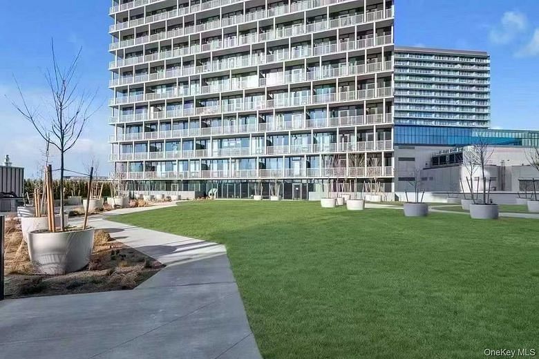 131-02B 40th Road #4U