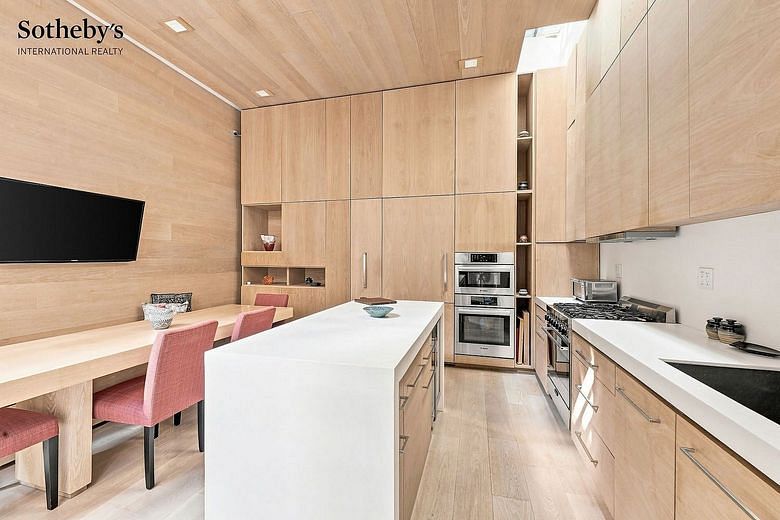 131 East 39th Street