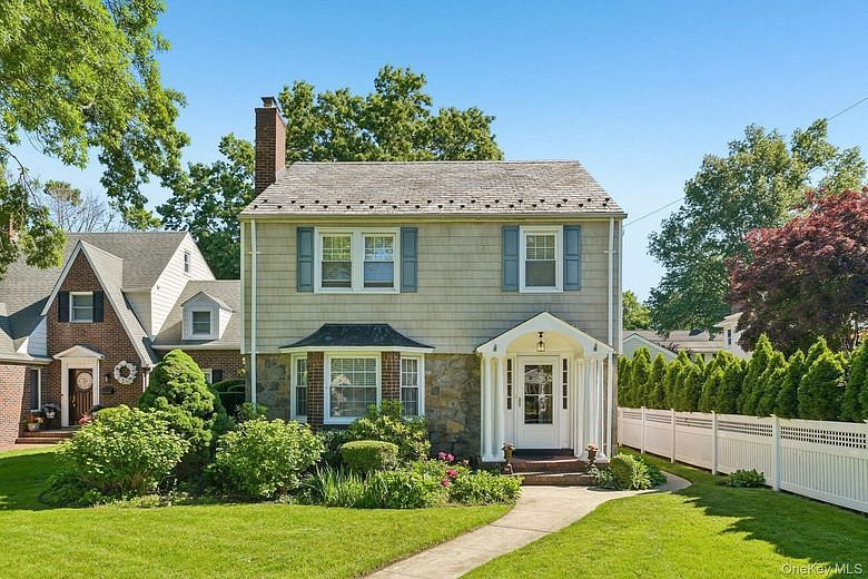 131 Floral Parkway