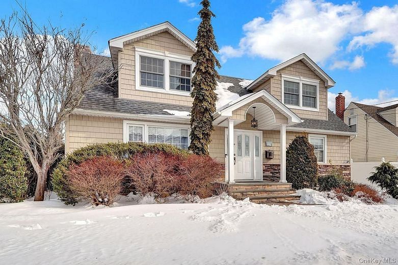 1315 Little Neck Avenue