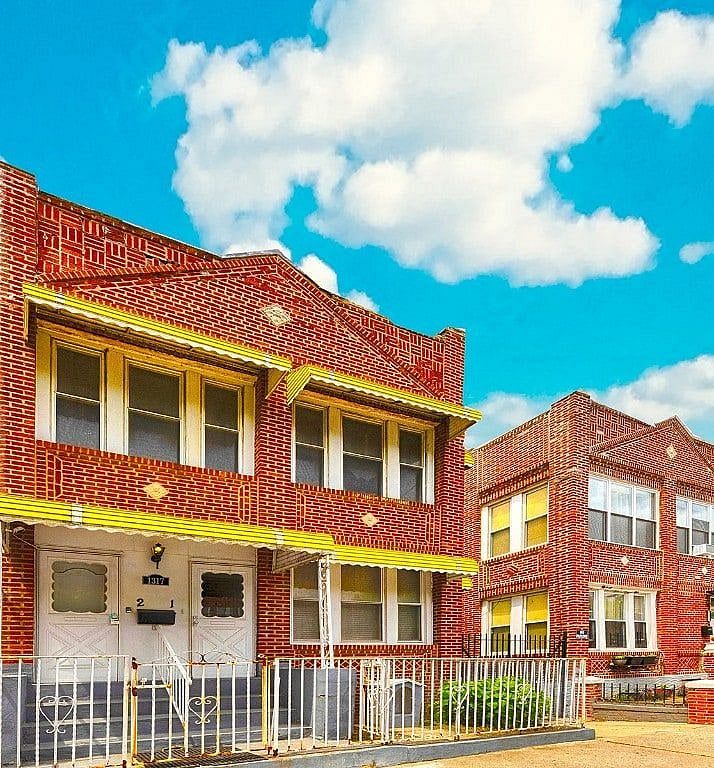 1317 Saint Lawrence Avenue