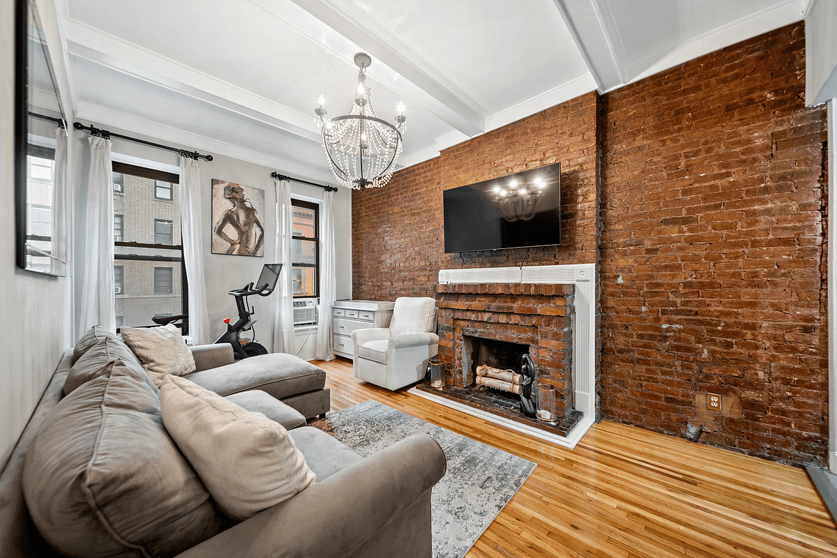 Image 1 of 10 for 132 West 71st Street #7 in Manhattan, New York, NY, 10023