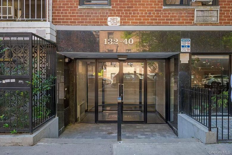 13240 Sanford Avenue #3R