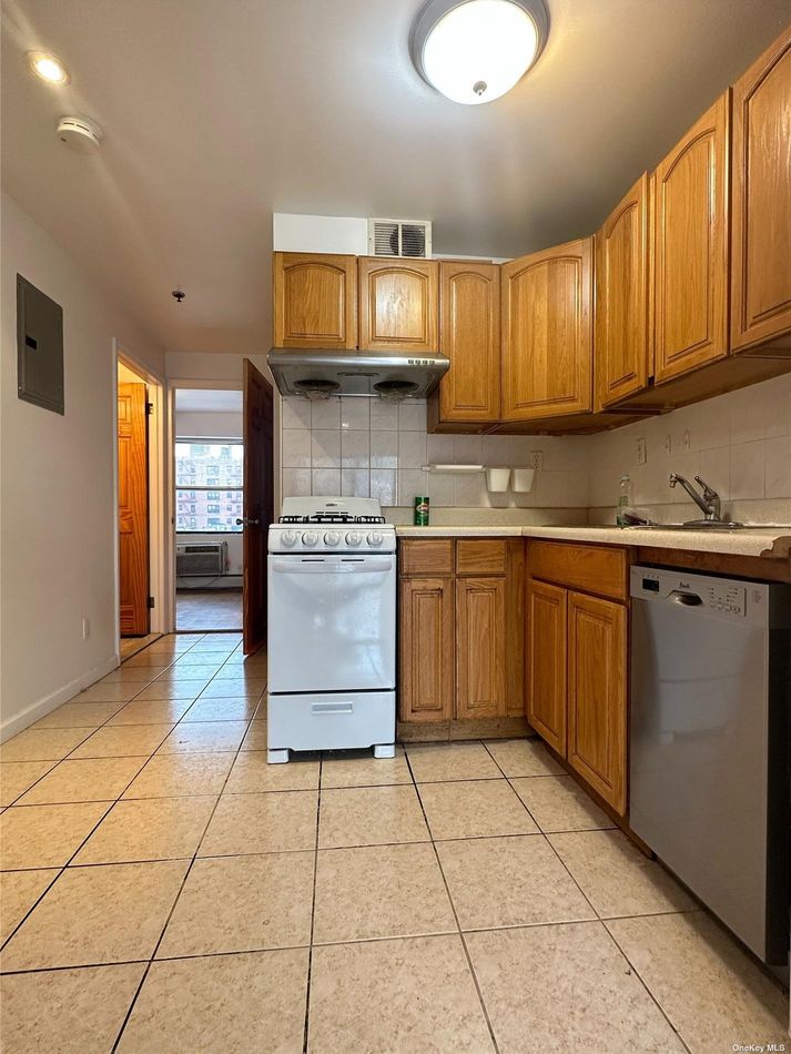 Image 1 of 11 for 133-08 41st Avenue #5 in Queens, Flushing, NY, 11355
