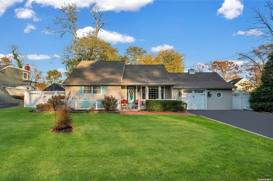 Image 1 of 22 for 133 Connetquot Road in Long Island, Oakdale, NY, 11769