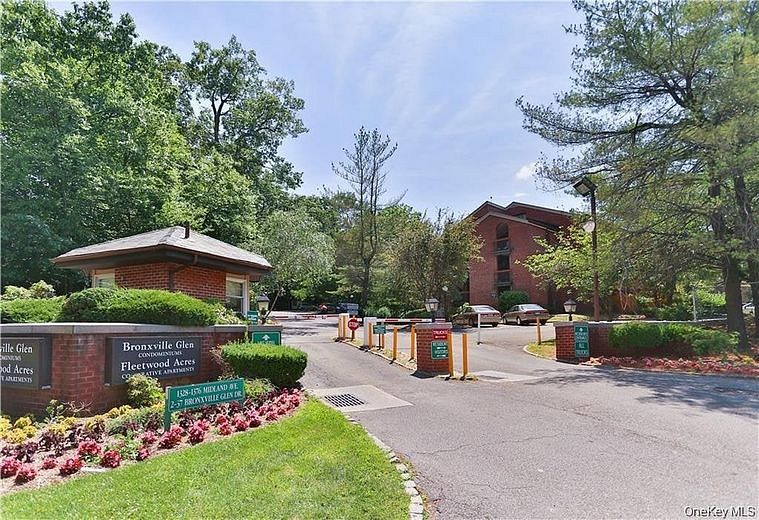 1332 Midland Avenue #3F