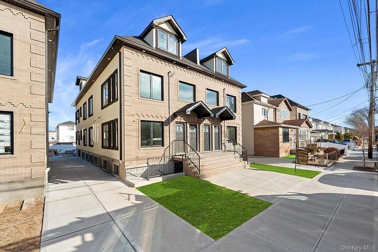 1335 E 65th Street