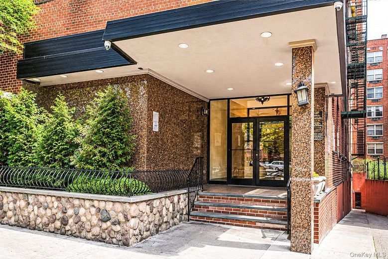 134-54 Maple Avenue #4H