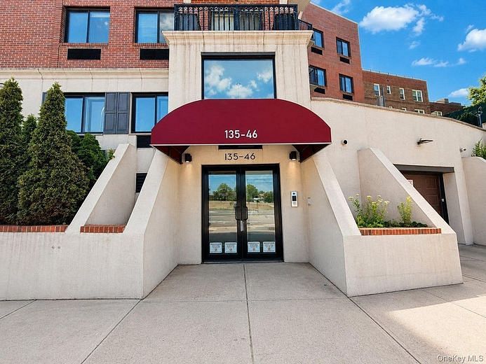 135-46 Grand Central Parkway #4C