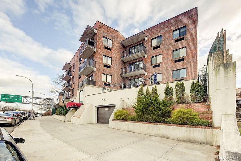 135-46 Grand Central Parkway #4C