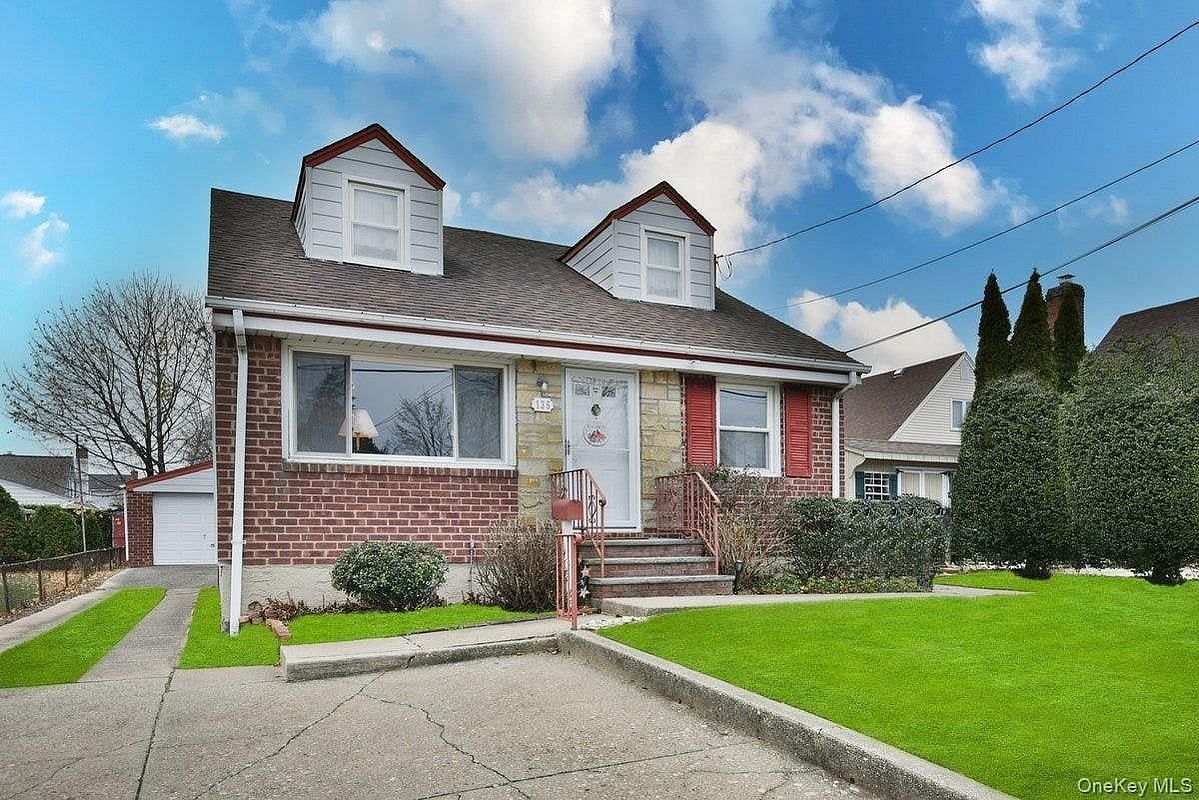 Image 1 of 24 for 135 Barwick Boulevard in Long Island, North Hempstead, NY, 11501