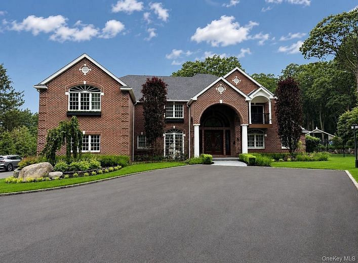 135 Round Swamp Road