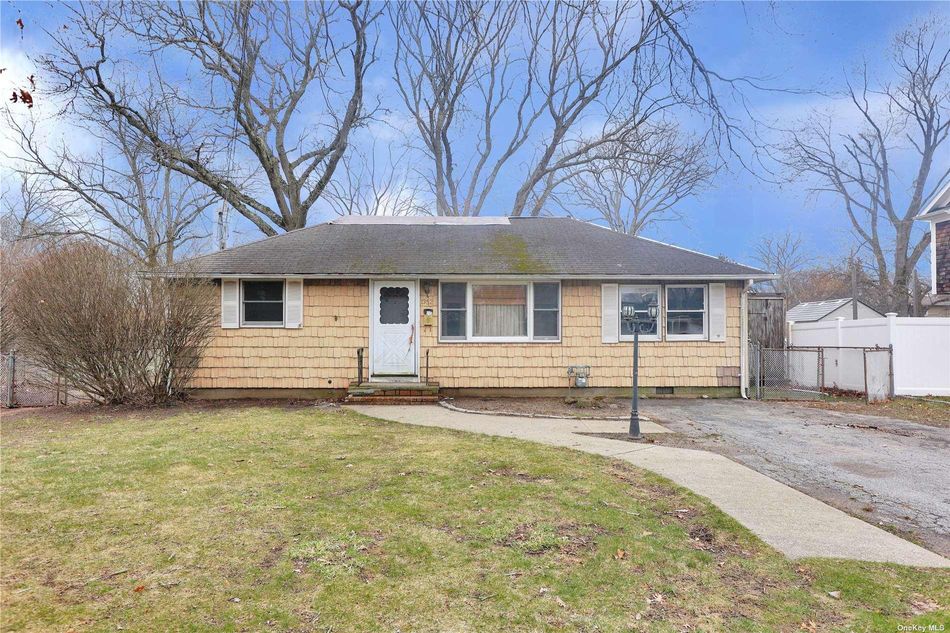 Image 1 of 23 for 1352 Potter Boulevard in Long Island, Bay Shore, NY, 11706