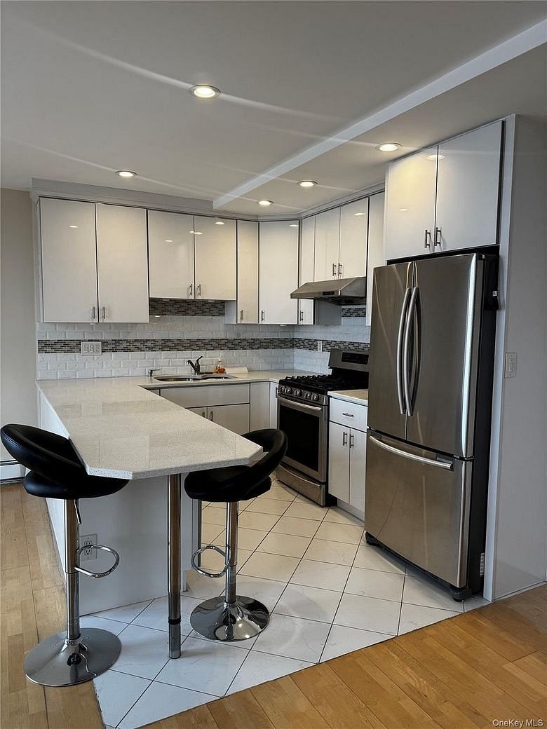 136 25 Maple ave #14H