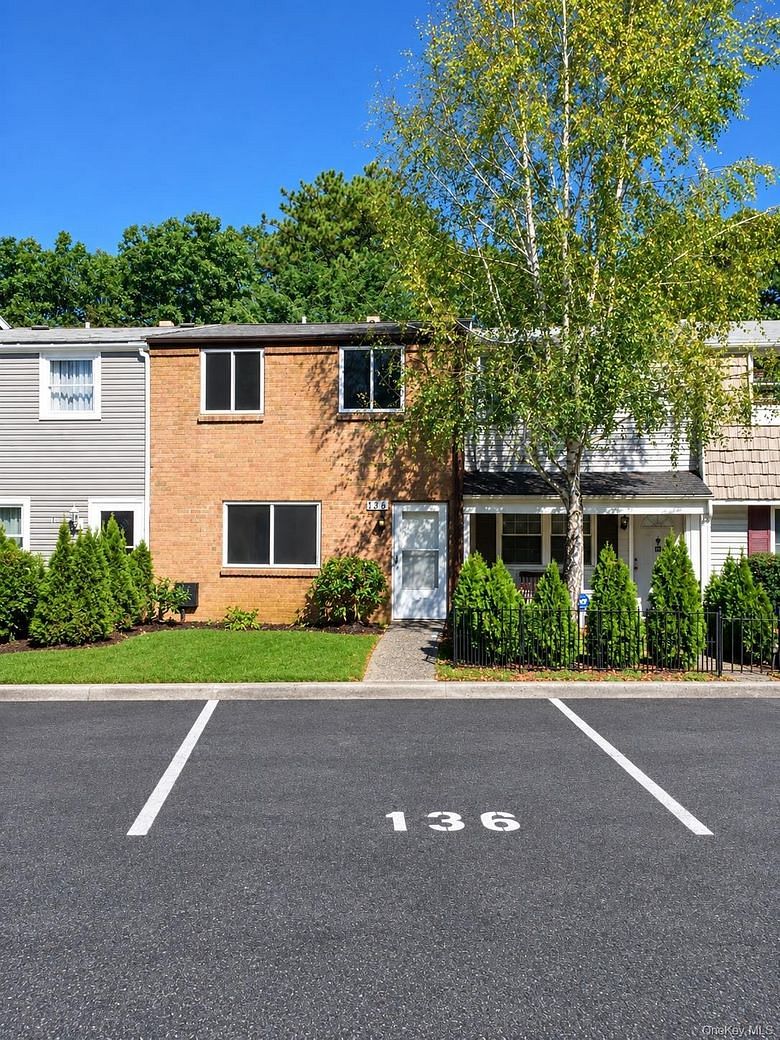 136 Hill Crescent Crescent SW