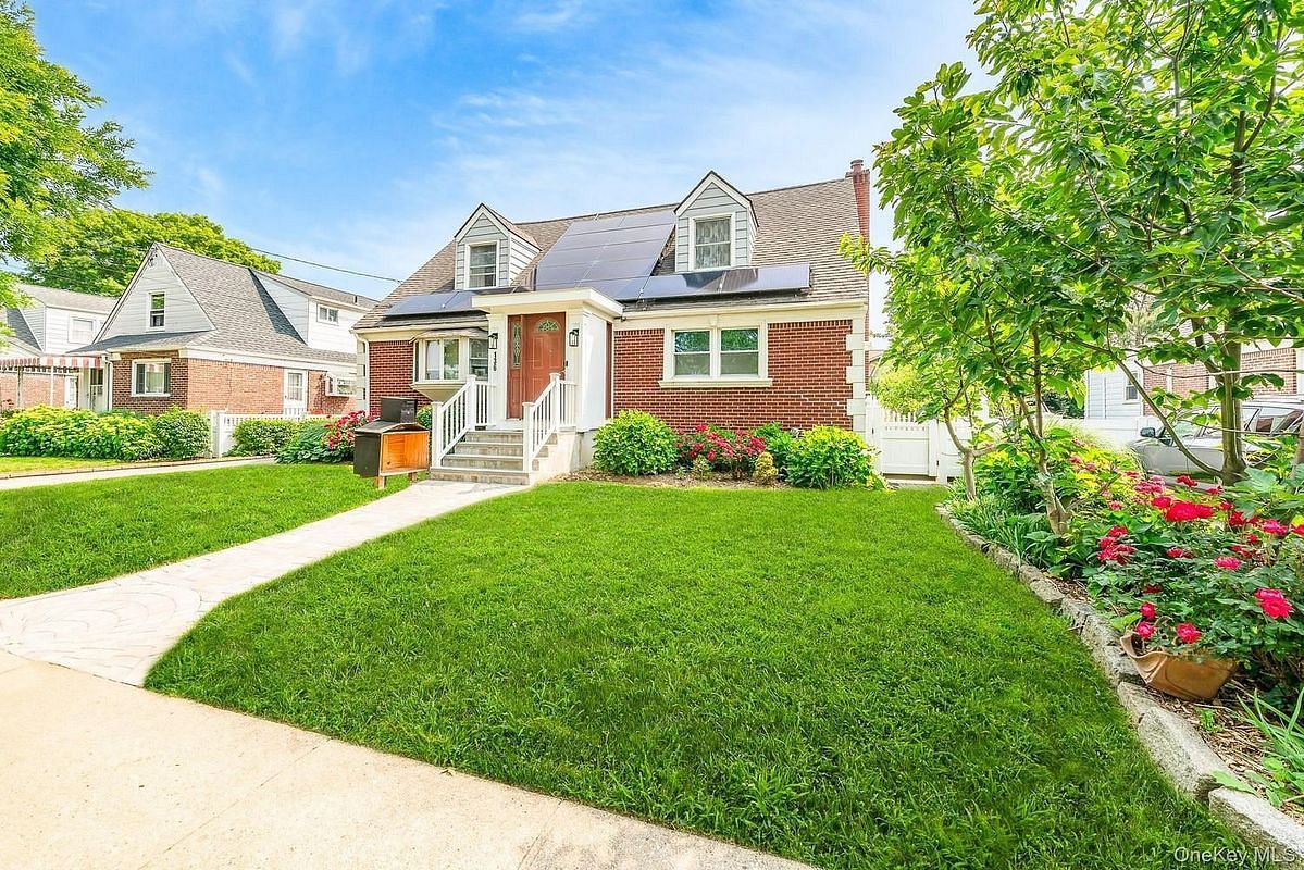 Image 1 of 25 for 136 Wardwell Road in Long Island, North Hempstead, NY, 11501