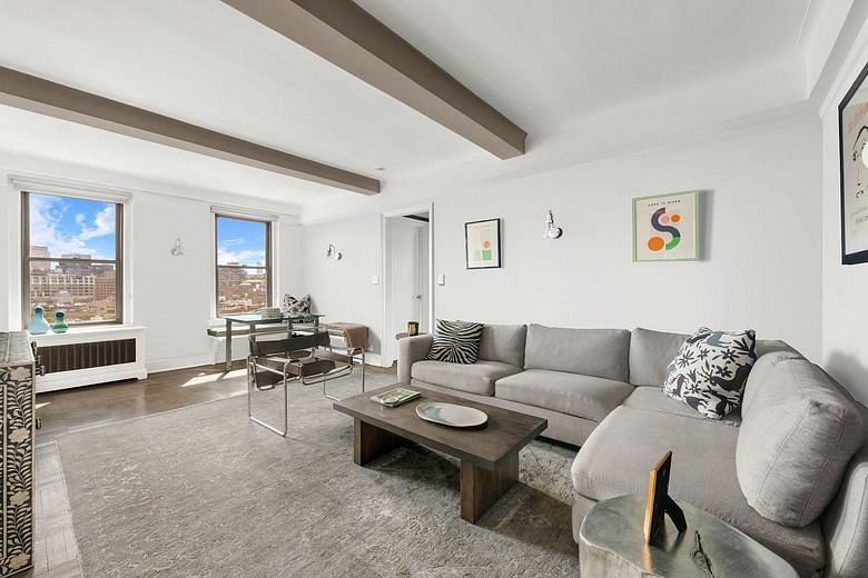 136 Waverly Place #14E