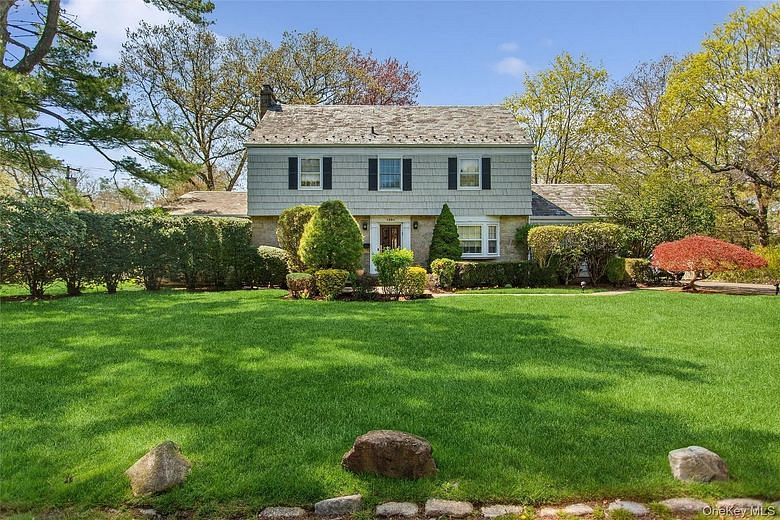 1360 Boxwood Drive W