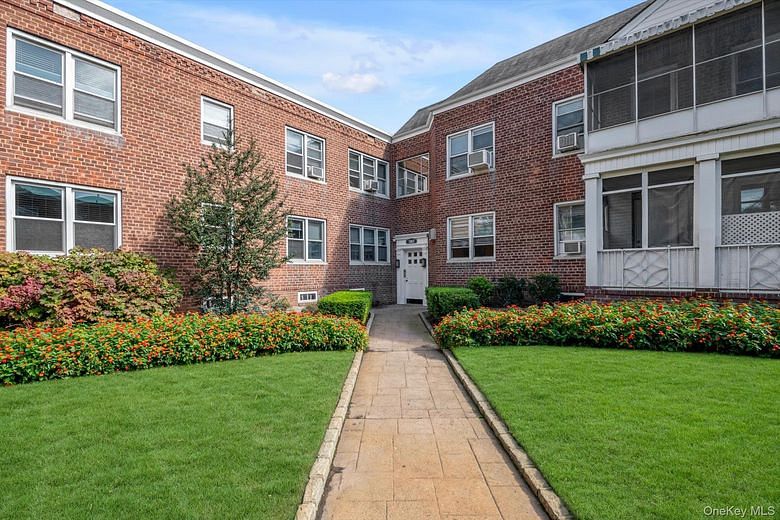1367 Broadway #B17