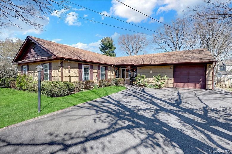 1369 Sycamore Avenue