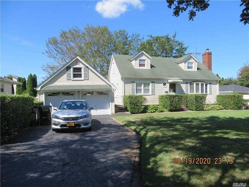 Image 1 of 15 for 54 Dogwood Road in Long Island, West Islip, NY, 11795