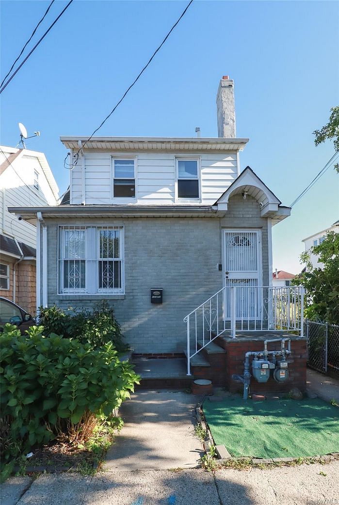 137-58 Kalmia Avenue