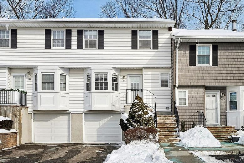 137 Woodlake Drive W