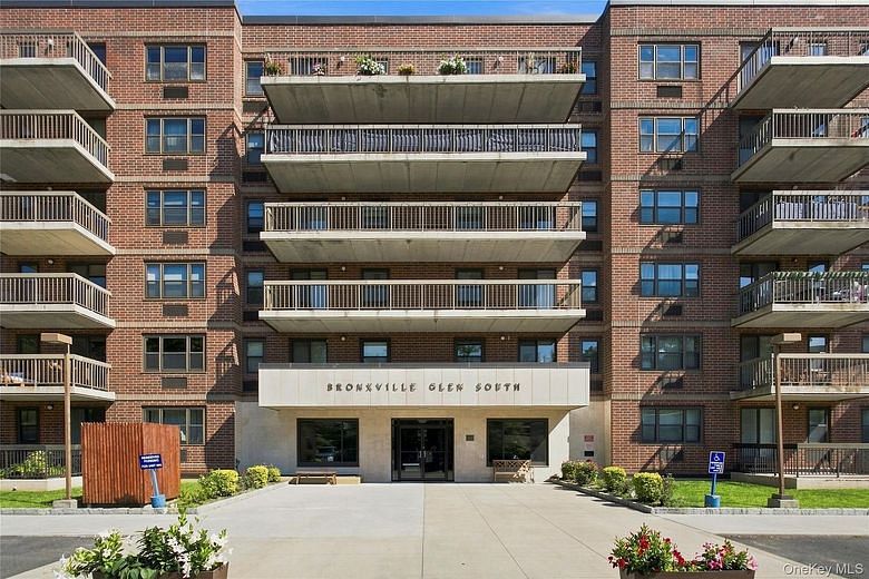 1376 Midland Avenue #105