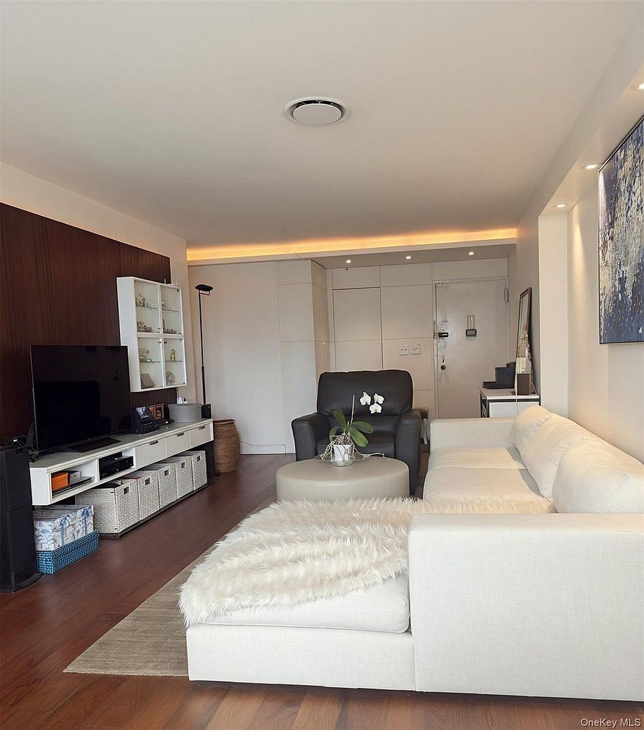 138-10 Franklin Avenue #16PH