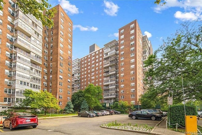 138-10 Franklin Avenue #5E
