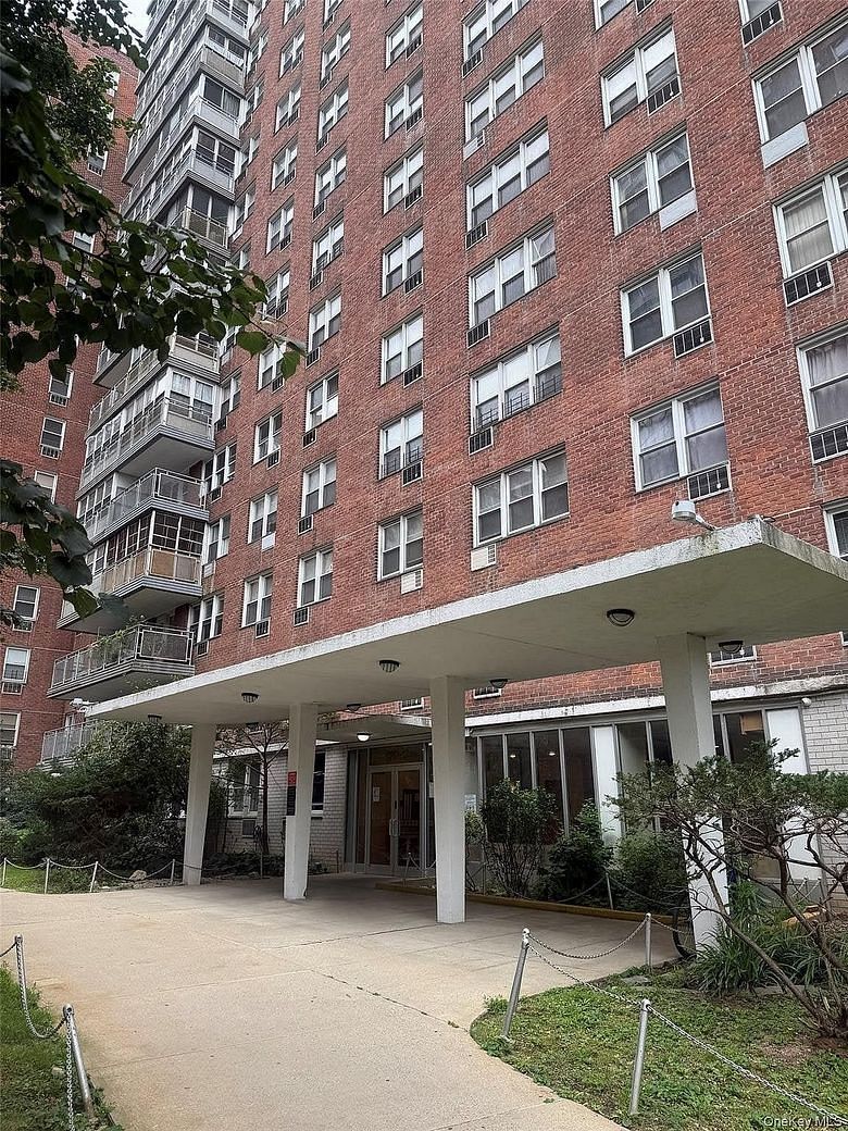 138-10 Franklin Avenue #6K