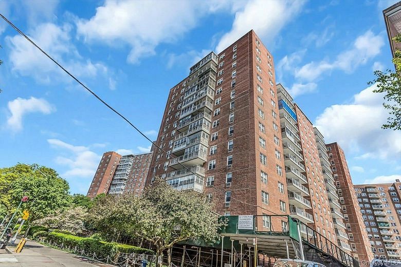 138-10 Franklin Avenue #9J
